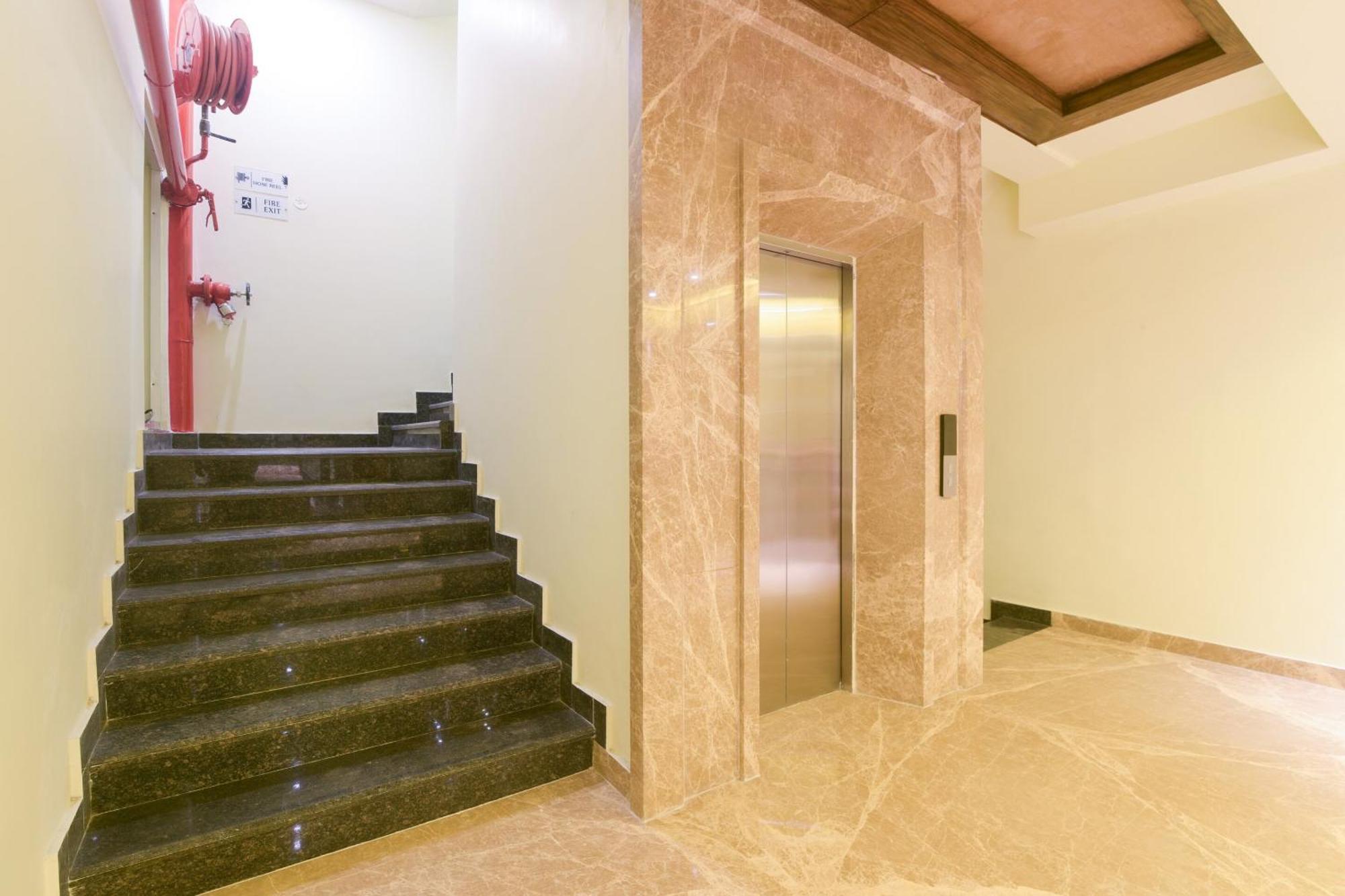 Super Collection O Starlight Otel Kanpur Dış mekan fotoğraf