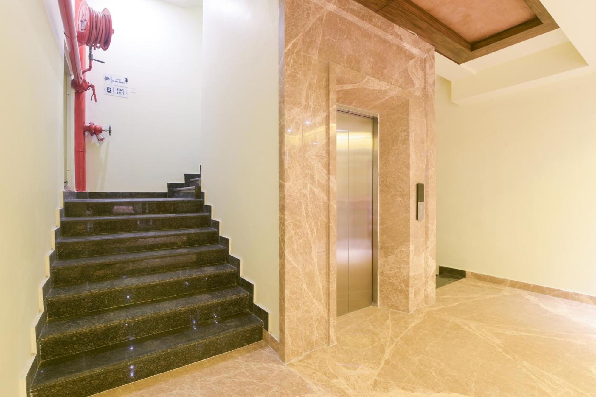 Super Collection O Starlight Otel Kanpur Dış mekan fotoğraf
